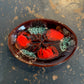 Plat ovale de Vallauris, coulées rouges et turquoise