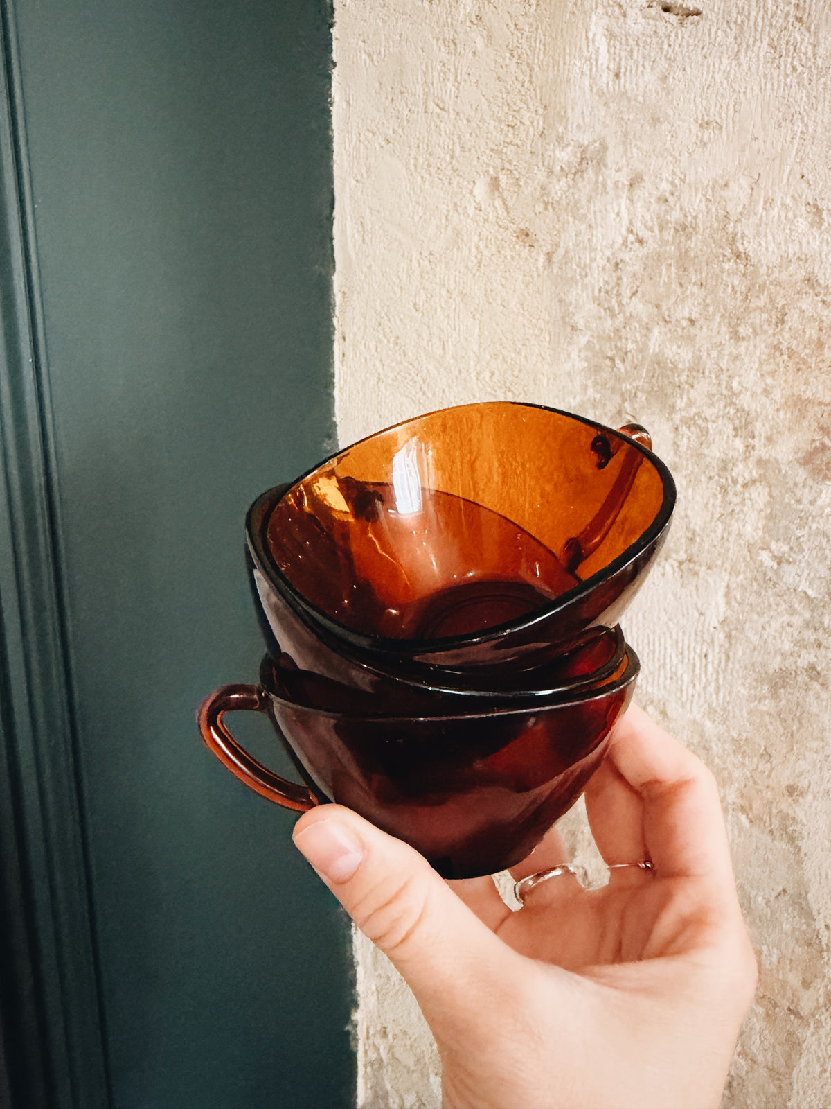 Lot de 3 tasses en verre ambré