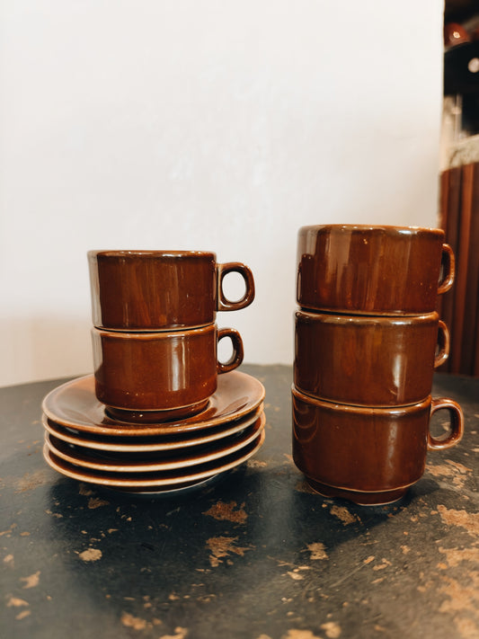 Lot de 5 tasses et sous-tasses brunes