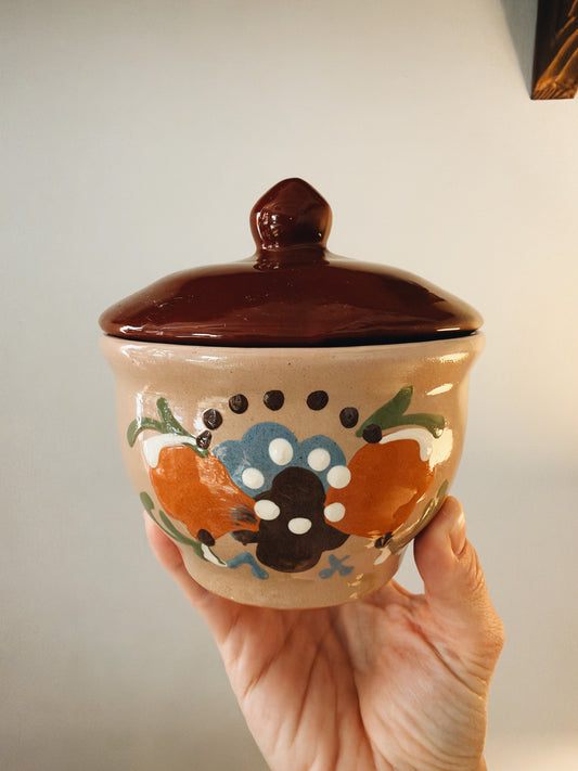 Théière et pot couvert en grès décorés de fleurs
